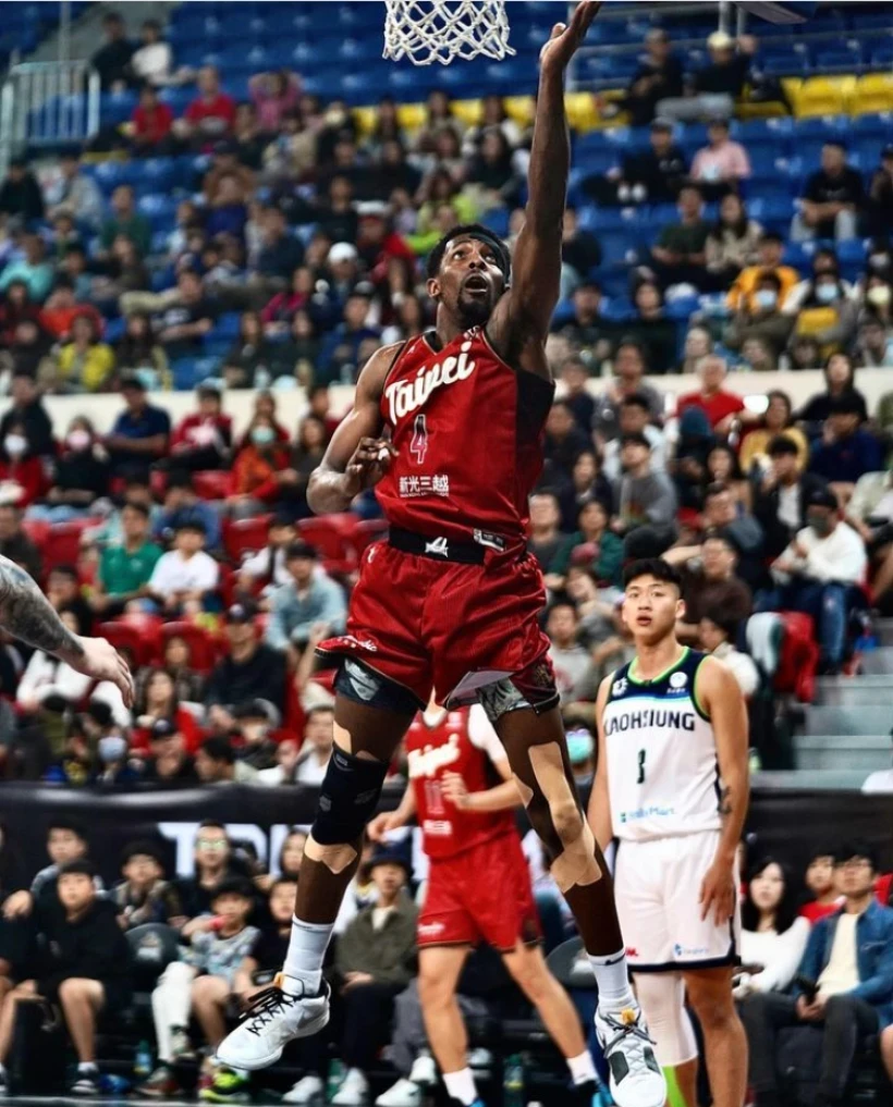 18 points & 14 rebounds for Danny Pippen vs top team Taiwan Beer L.